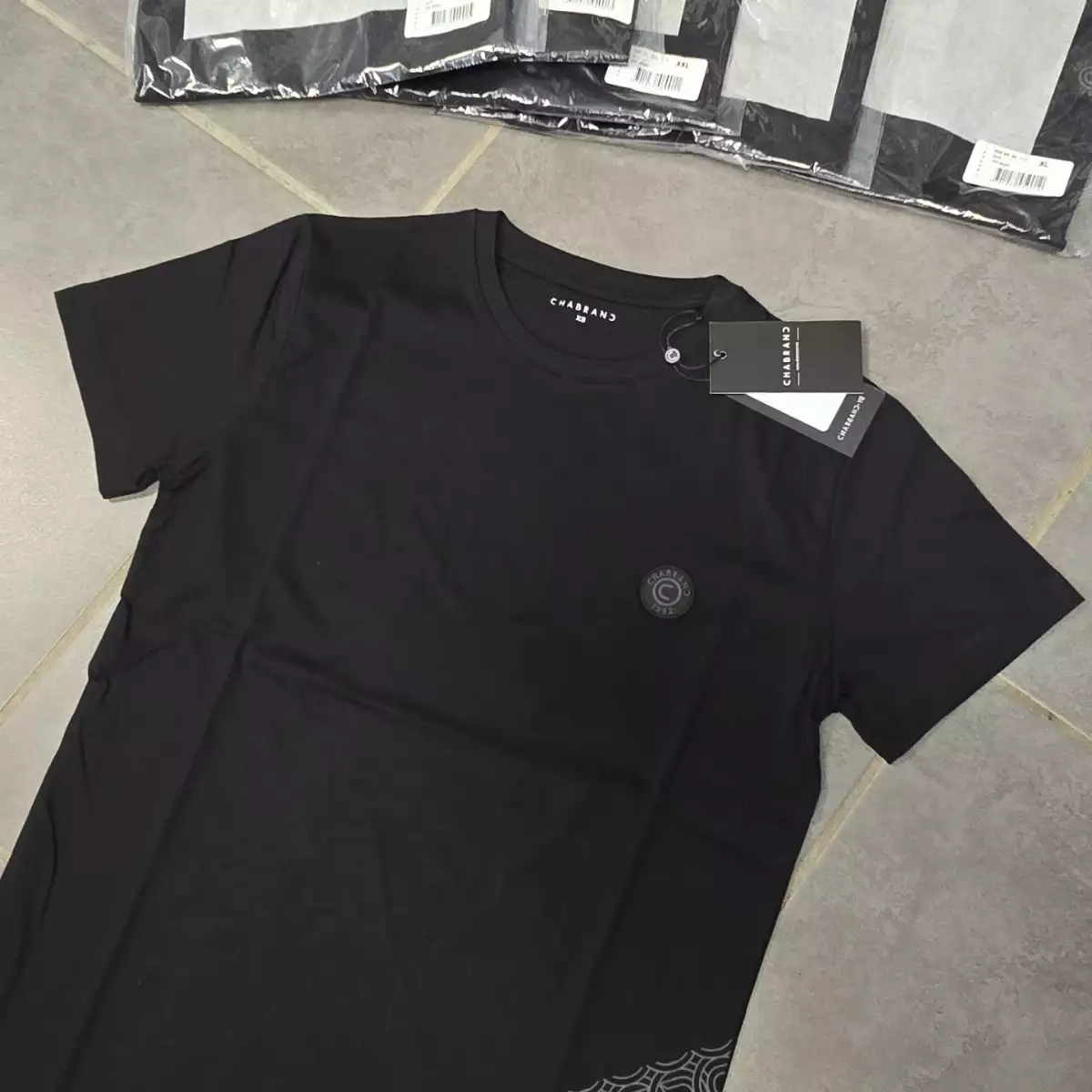 Tshirt chabrand new black