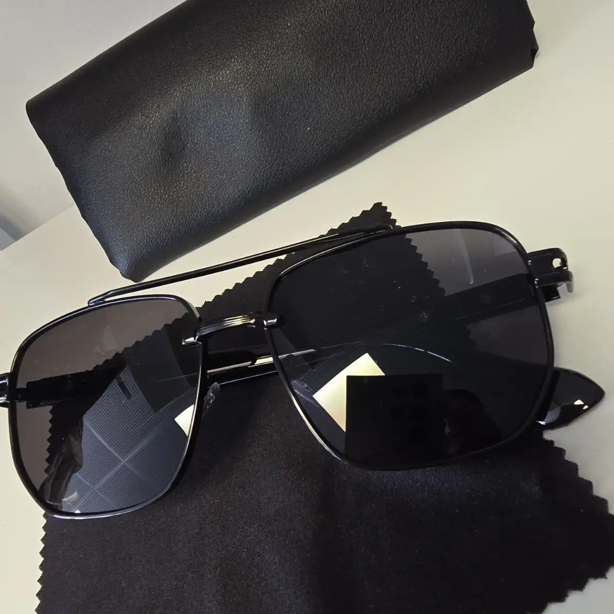 Lunette de soleil noir