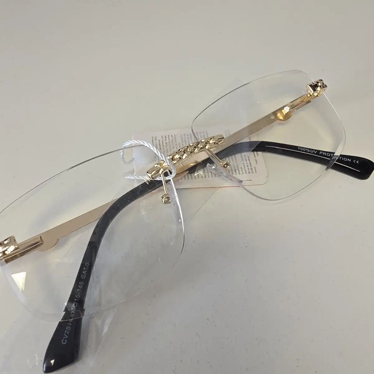 Lunette de soleil transparente