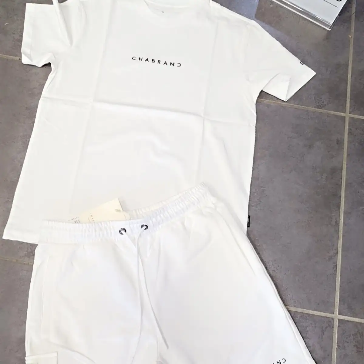 Ensemble chabrand new
