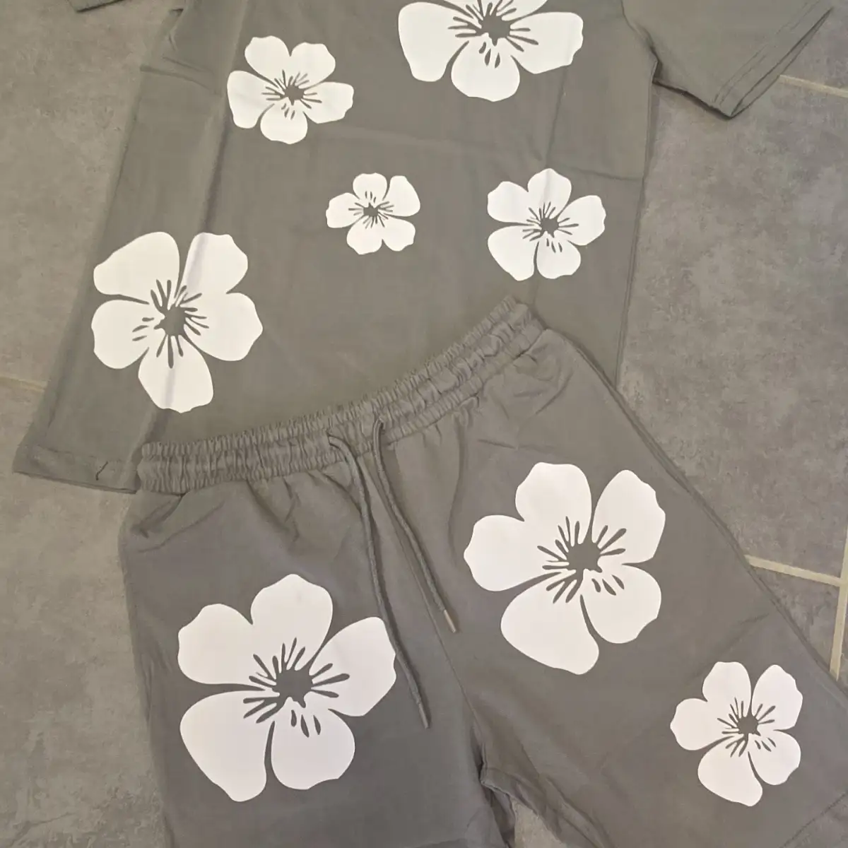Ensemble fleur gris
